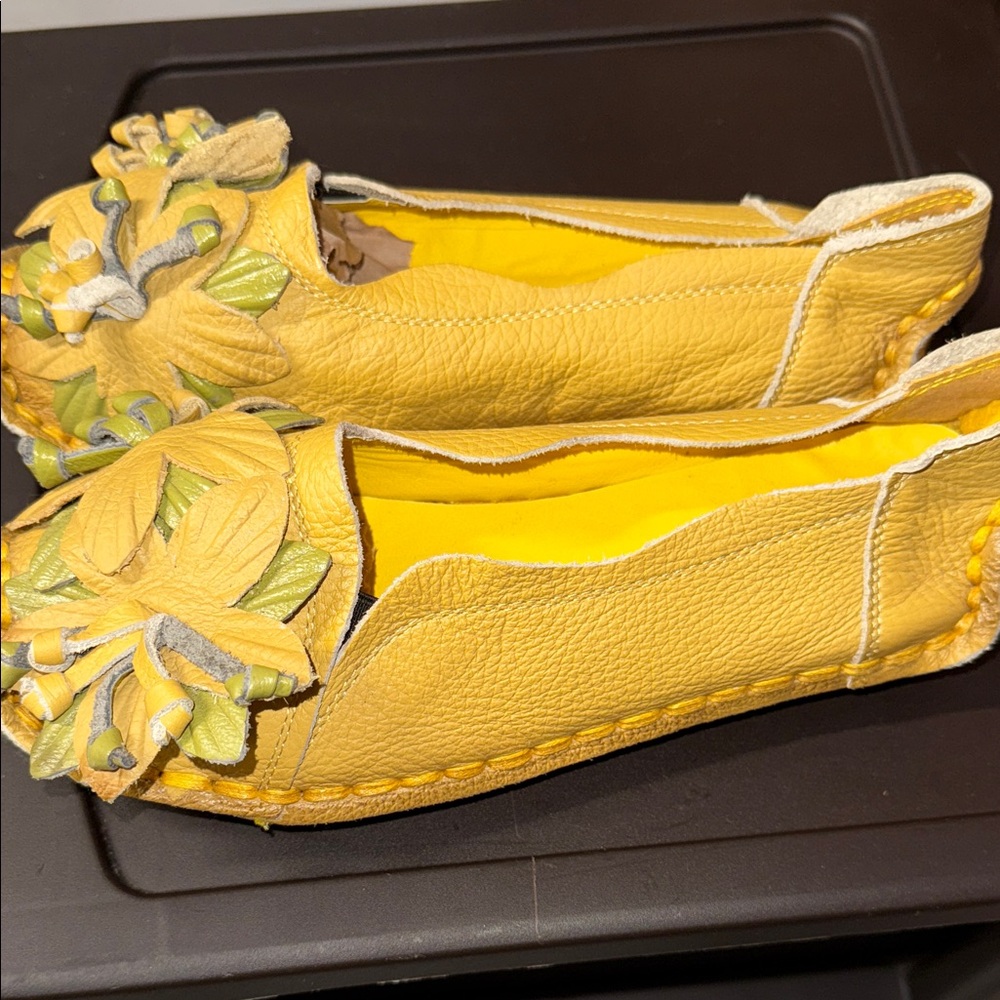 Yellow Leather Flats with Leaf Accents - Picture 4 of 4